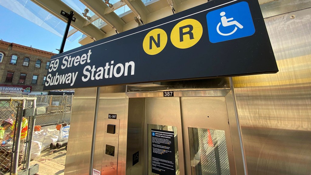 sign showing accessible entrance 