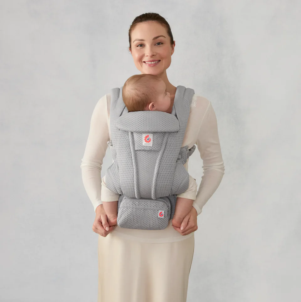 Image of front of Ergobaby Omni Deluxe