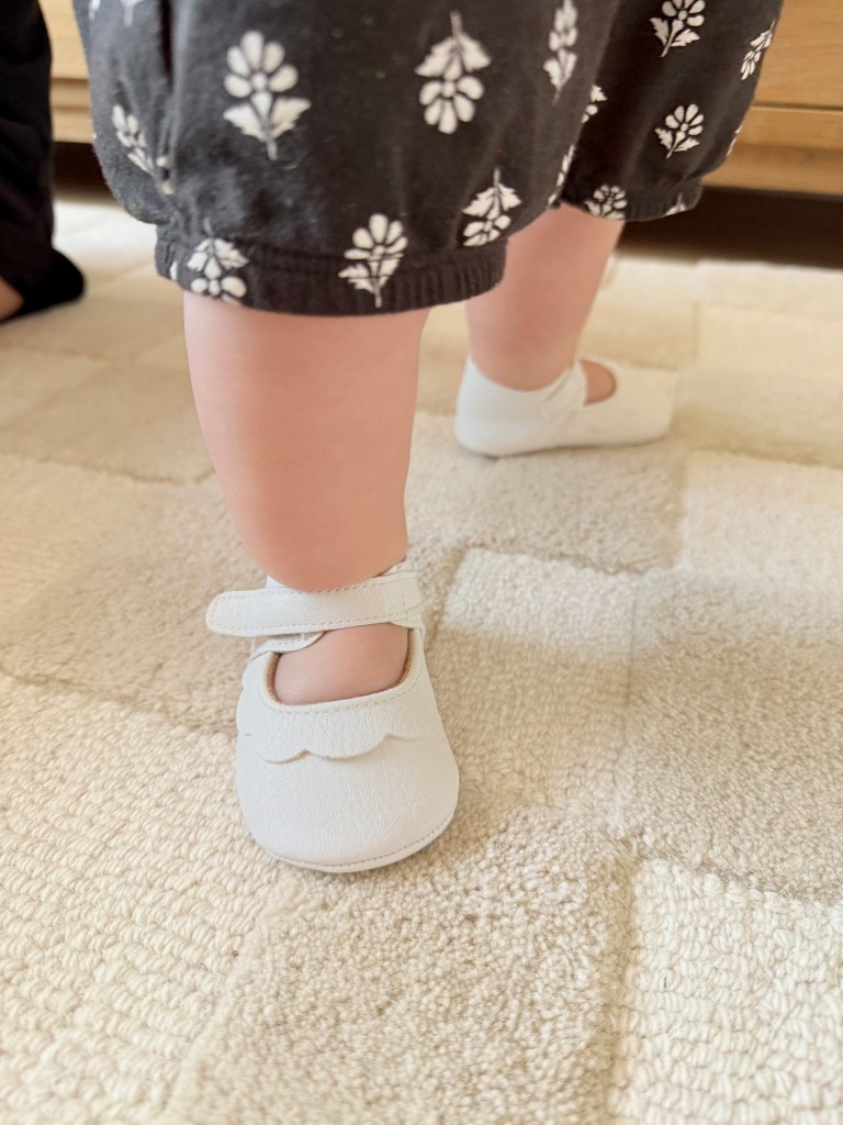 Image of baby wearing Lafegen Mary Jane flats
